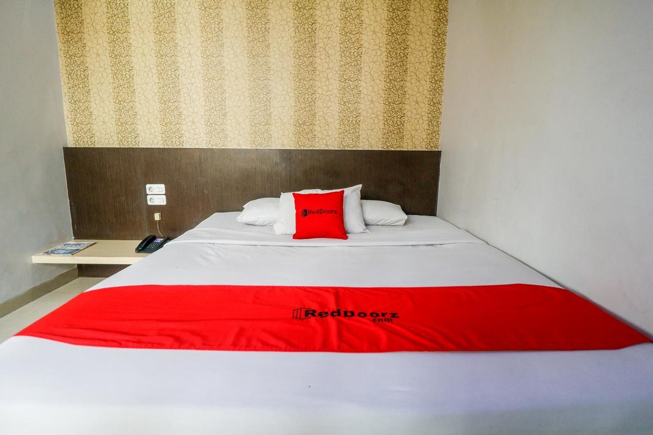 Reddoorz Plus Near Pasar Wisata Pekanbaru Exterior photo